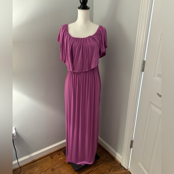 On/Off shoulder Maxi Dress. Pink/purple color. Slits on both side. Size M - Picture 1 of 15